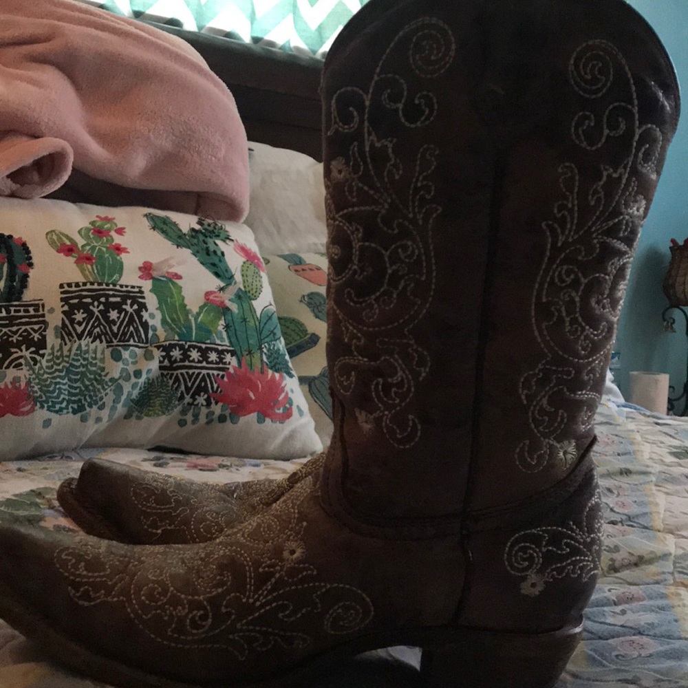 Boots - Picture 2 of 2